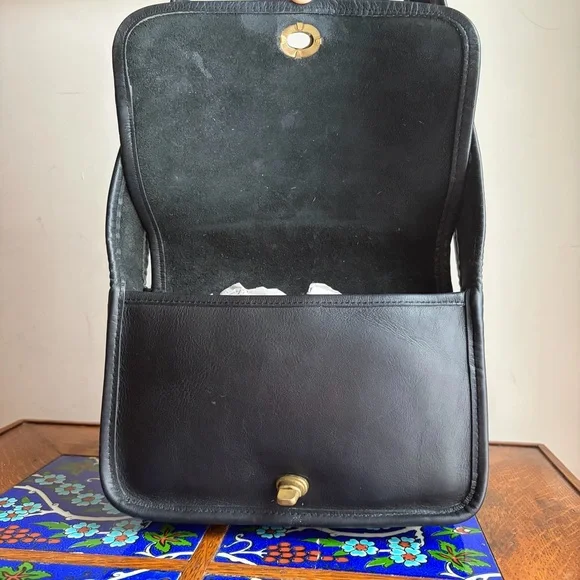 *RARE* Coach Sling Bag #9710 Black Leather NYC Vintage 1985 Turnlock Flap Bag - Picture 11 of 16